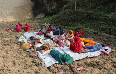 खेतको गरामा त्रिपालमै बास !